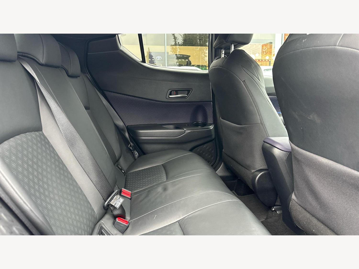 Used Toyota C-HR 2018 for sale - 76765359: Photo 14