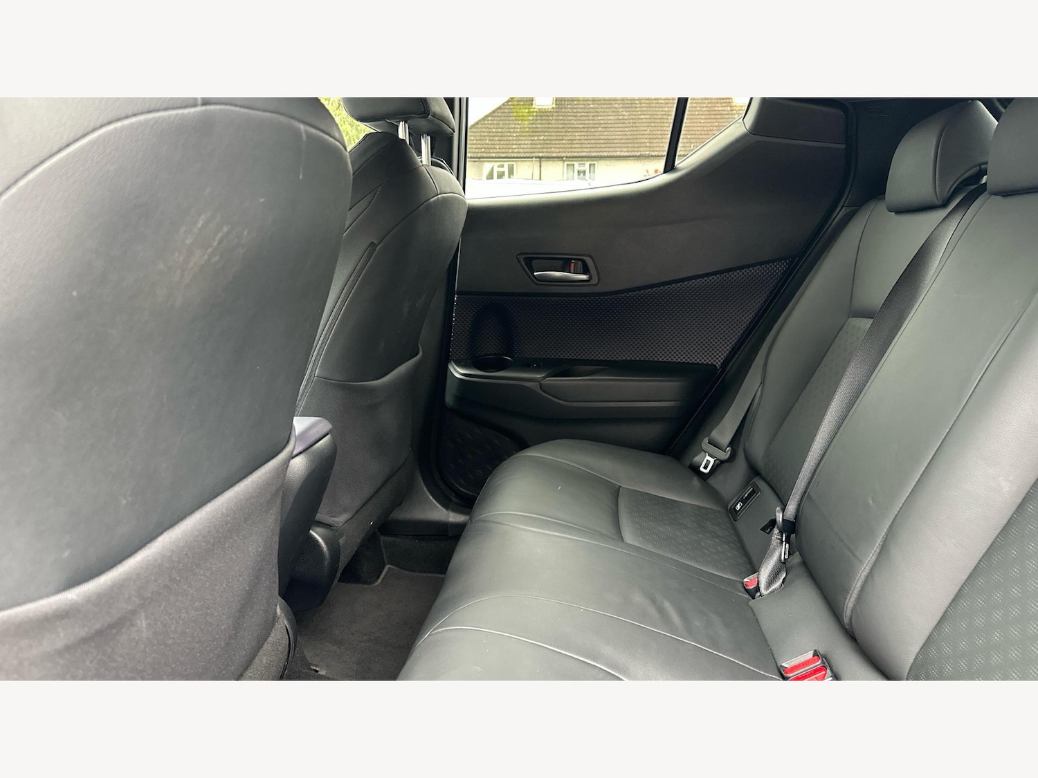 Used Toyota C-HR 2018 for sale - 76765359: Photo 15