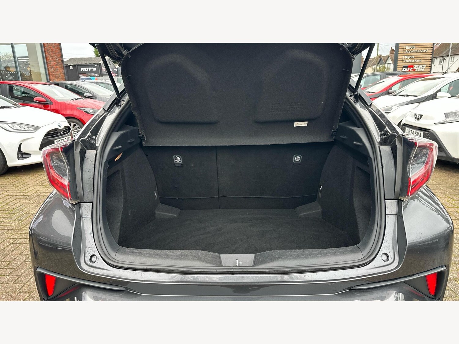 Used Toyota C-HR 2018 for sale - 76765359: Photo 16