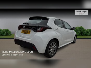 Used Toyota Yaris 2023 for sale - 76336841: Photo 2