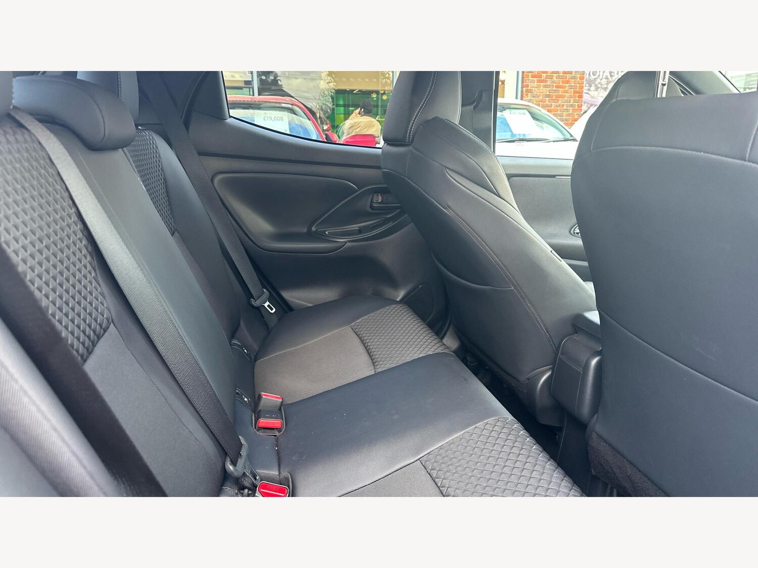 Used Toyota Yaris 2024 for sale - 77612550: Photo 14