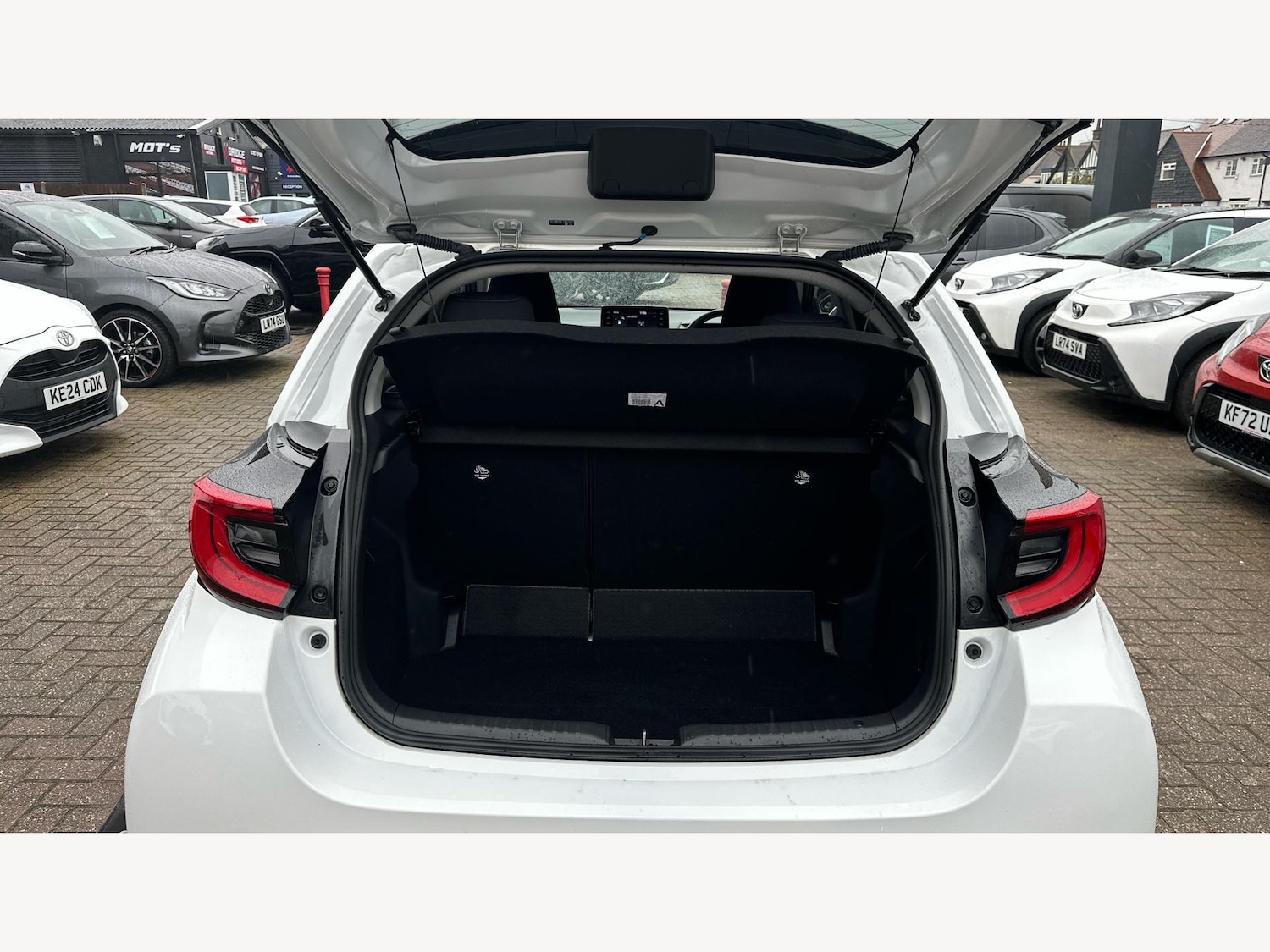 Used Toyota Yaris 2024 for sale - 77343975: Photo 16