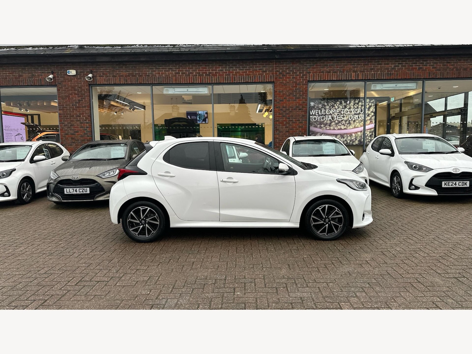 Used Toyota Yaris 2024 for sale - 77343975: Photo 18