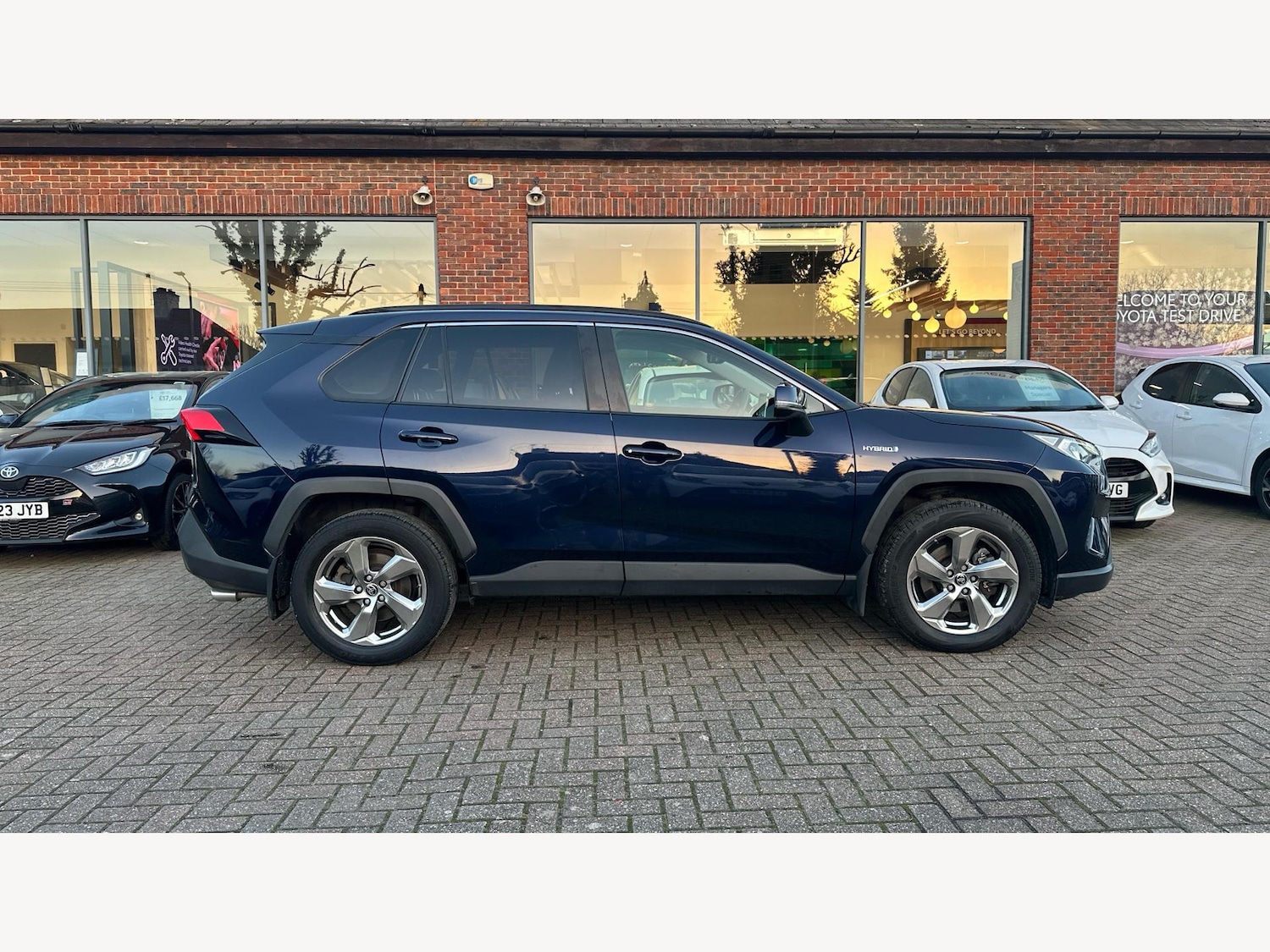 Used Toyota RAV4 2021 for sale - 76633182: Photo 18