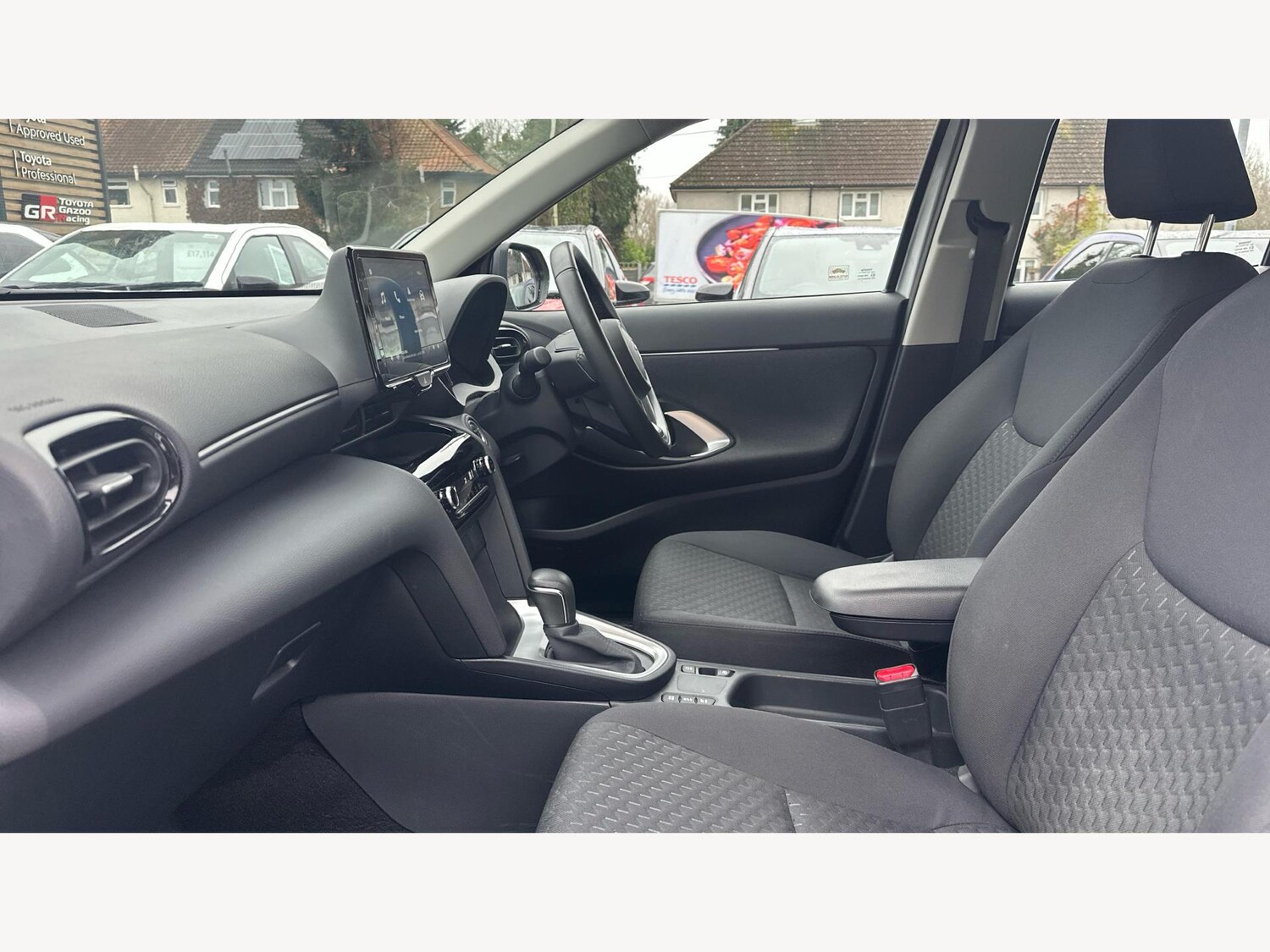 Used Toyota Yaris Cross 2024 for sale - 77330600: Photo 12