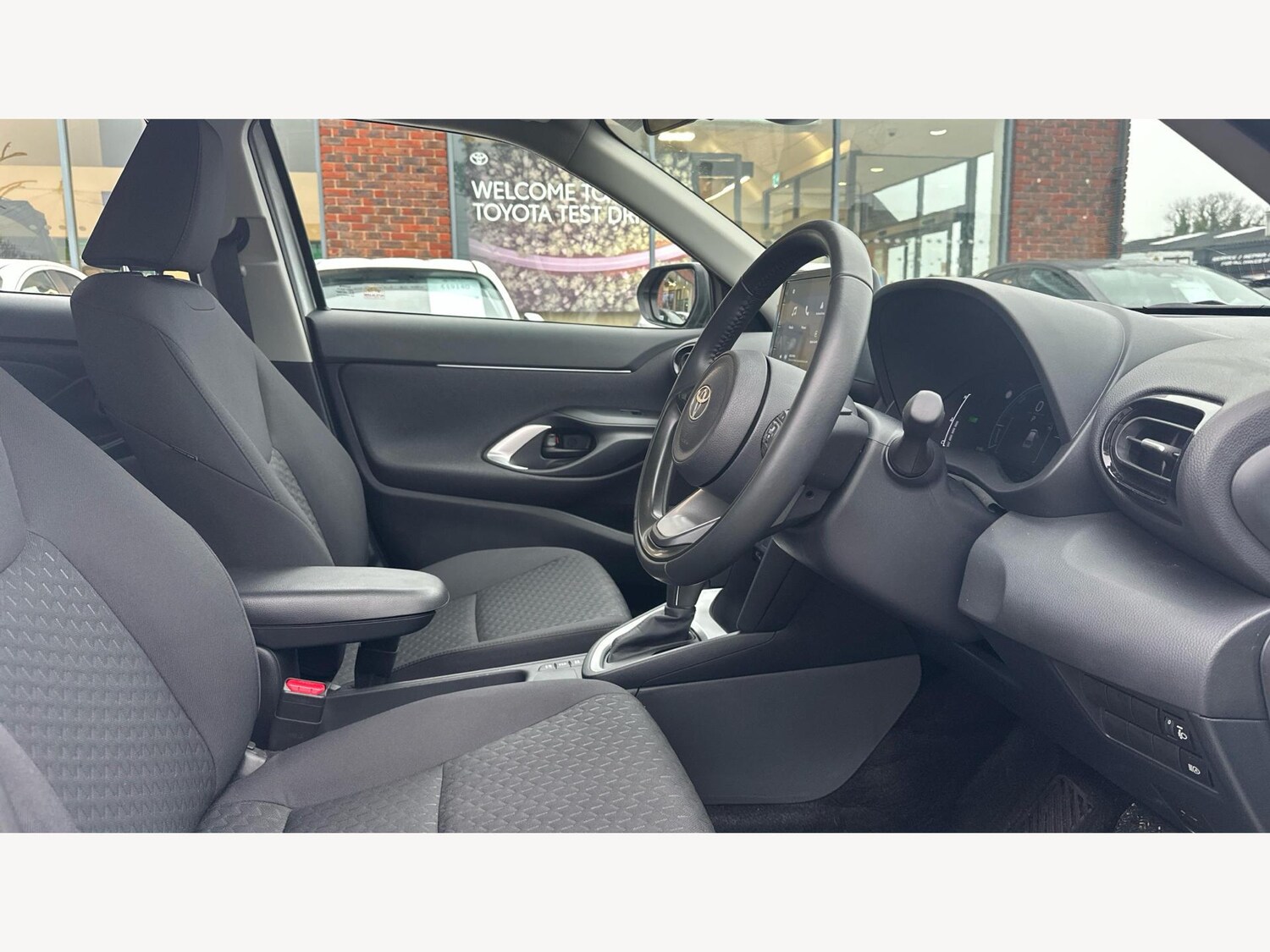 Used Toyota Yaris Cross 2024 for sale - 77330600: Photo 13