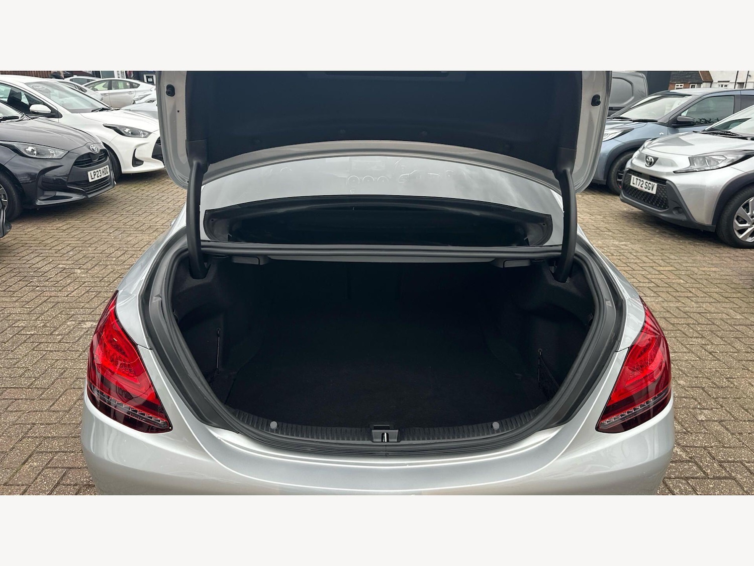 Used Mercedes-Benz C Class 2018 for sale - 77647021: Photo 16