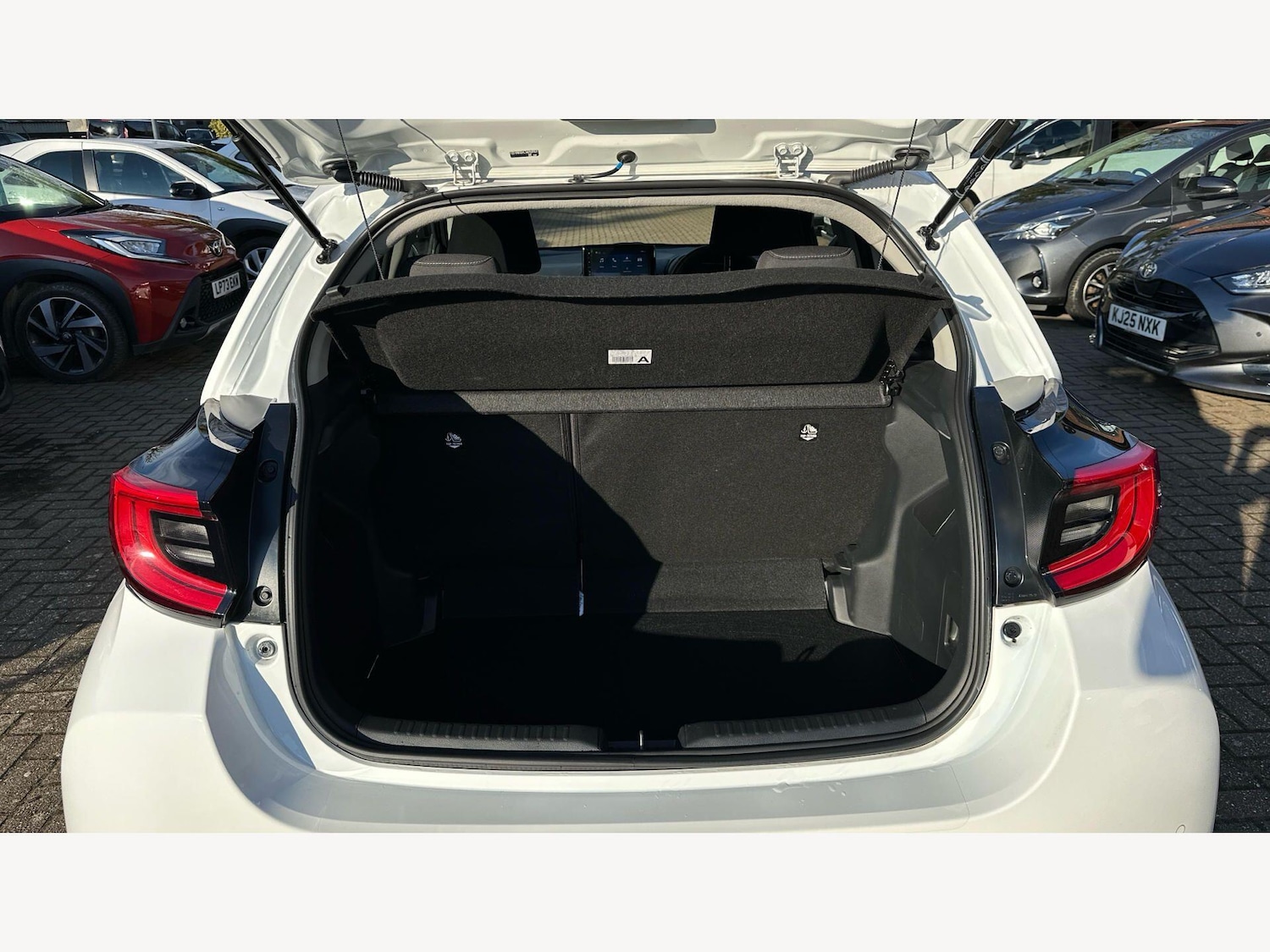 Used Toyota Yaris for sale - 78086825: Photo 16