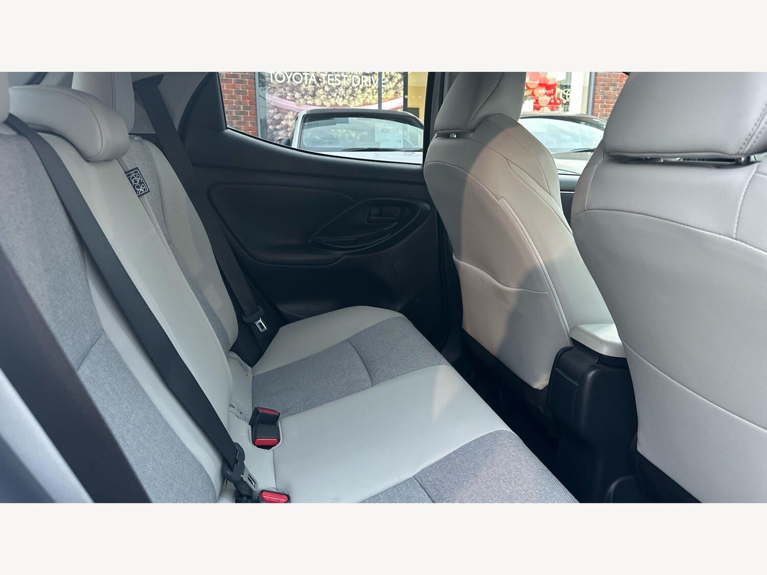 Used Toyota Yaris 2022 for sale - 77682868: Photo 14