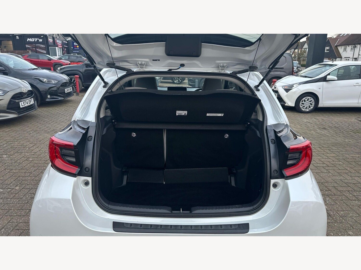 Used Toyota Yaris 2022 for sale - 77682868: Photo 16