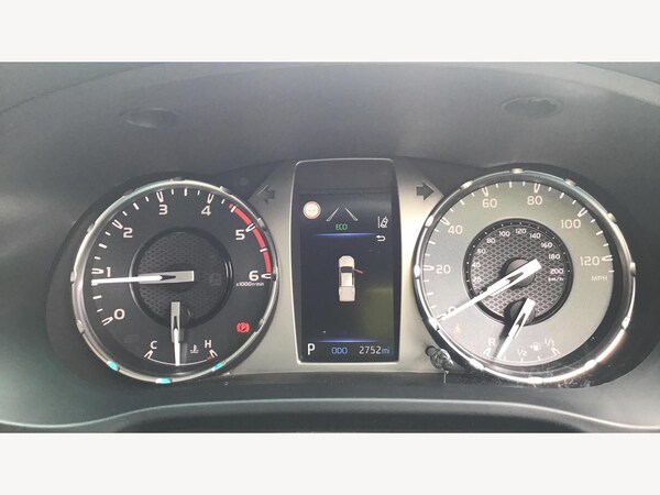 Used Toyota Hilux 2024 for sale - 74810336: Photo 11