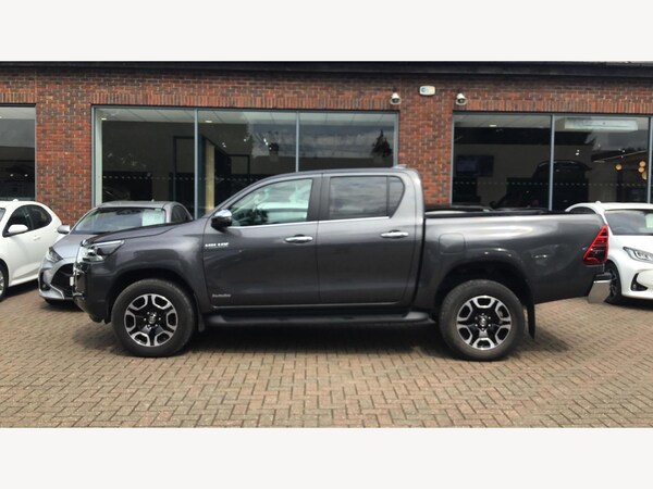 Used Toyota Hilux 2024 for sale - 74810336: Photo 19