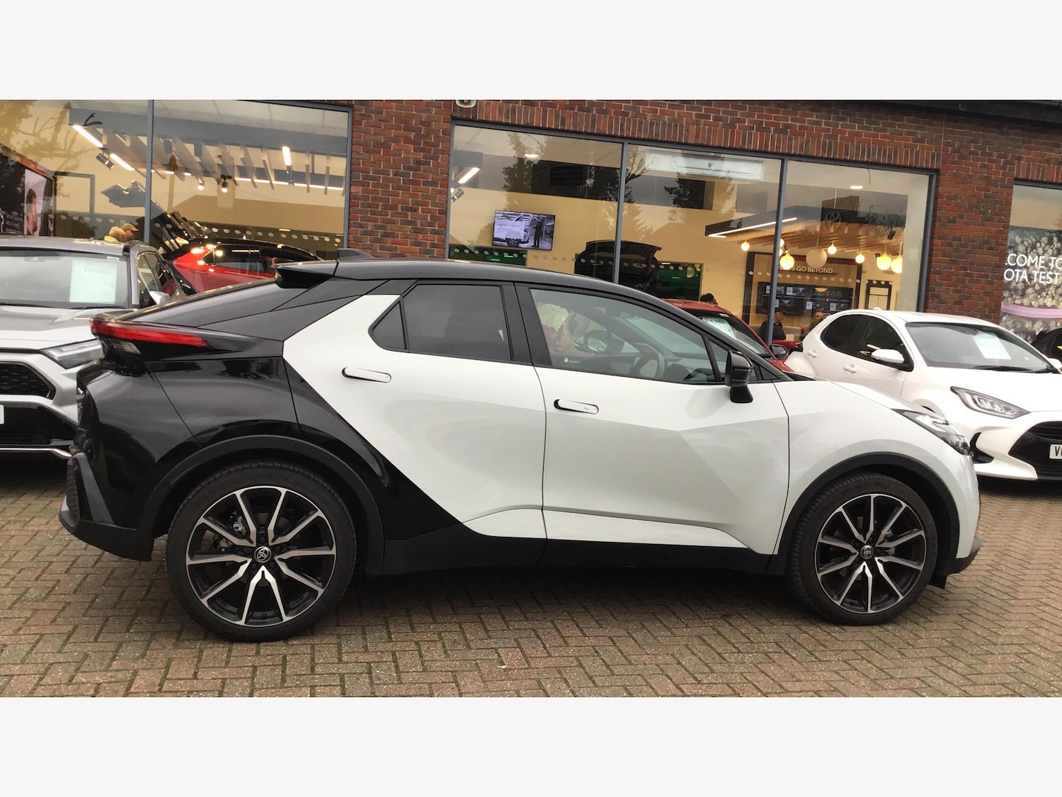 Used Toyota C-HR 2025 for sale - 76360992: Photo 18