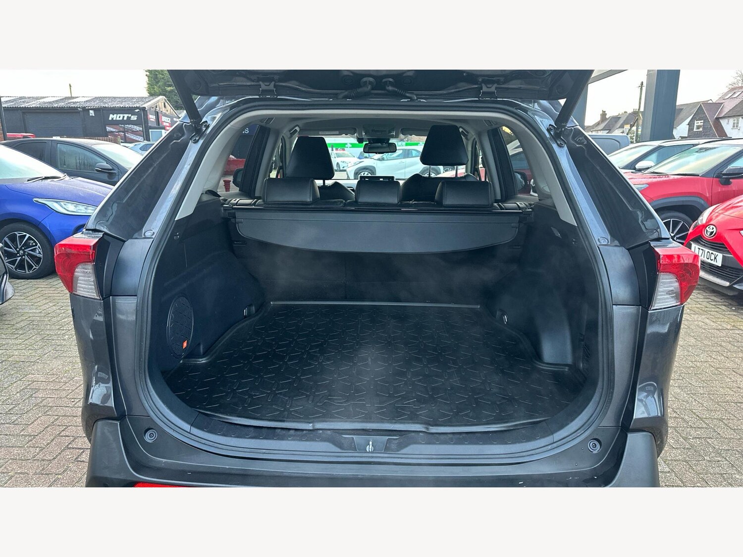 Used Toyota RAV4 2020 for sale - 76824925: Photo 16