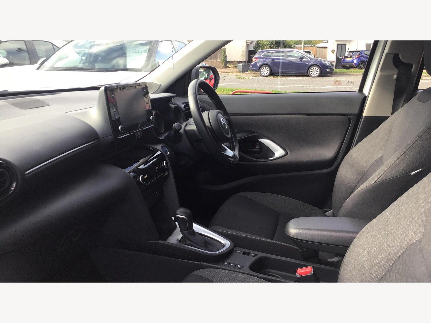 Used Toyota Yaris Cross 2024 for sale - 76152375: Photo 12