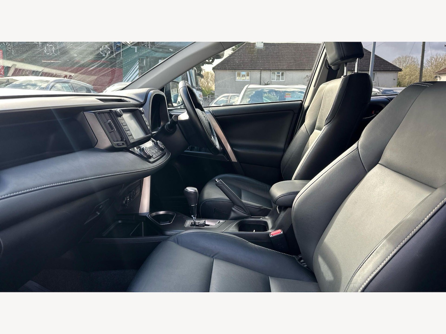 Used Toyota RAV4 2016 for sale - 77993035: Photo 12