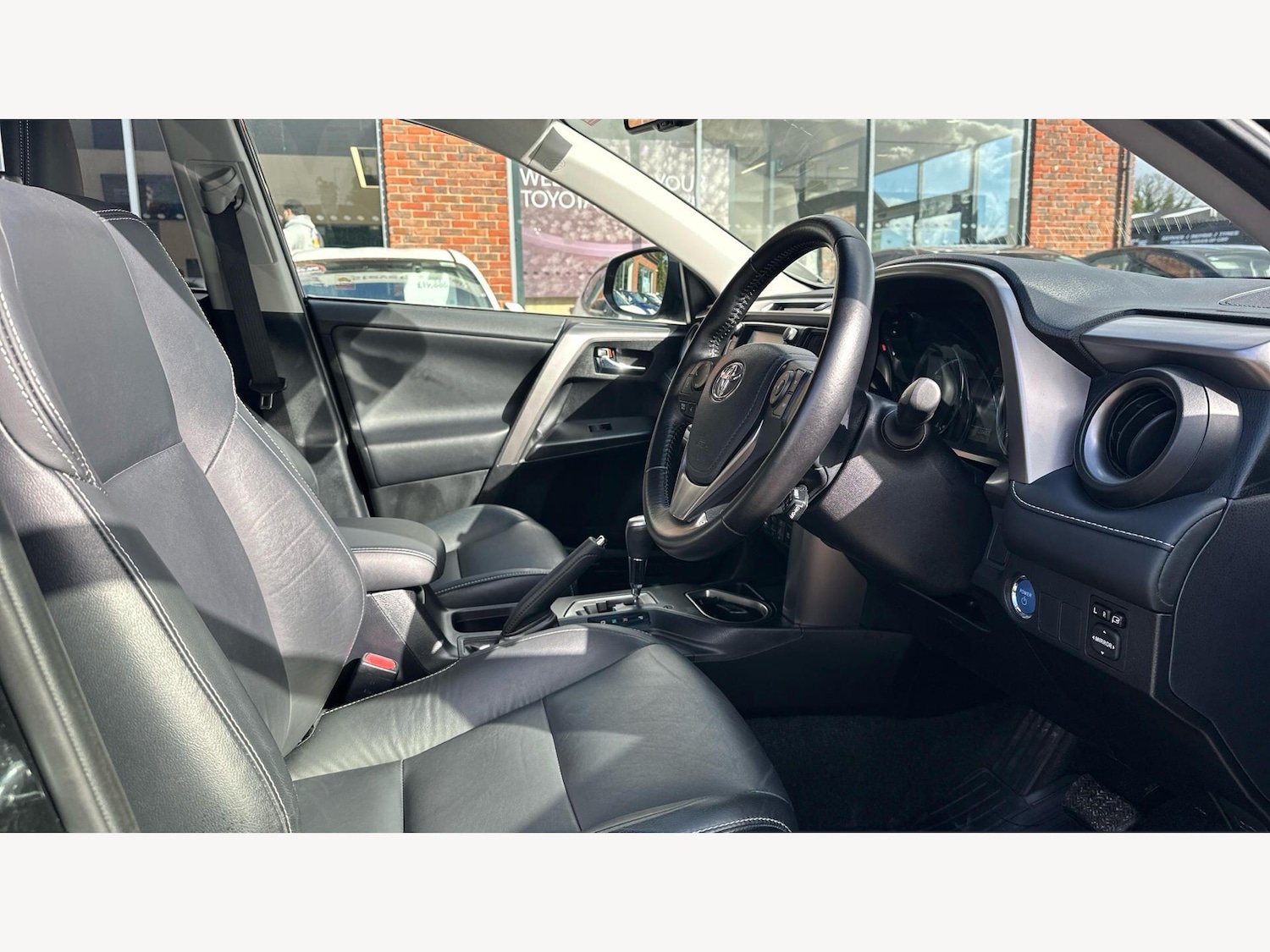 Used Toyota RAV4 2016 for sale - 77993035: Photo 13