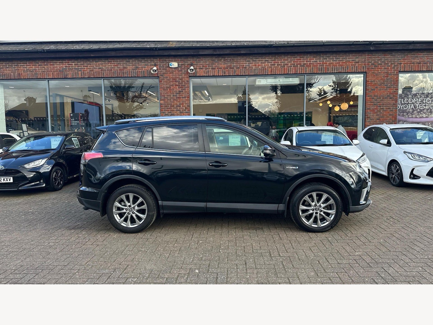 Used Toyota RAV4 2016 for sale - 77993035: Photo 18