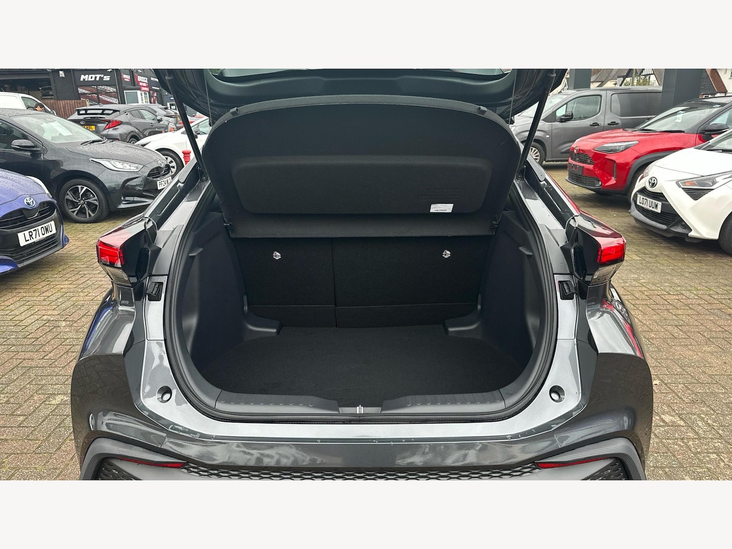 Used Toyota C-HR 2025 for sale - 76976623: Photo 16