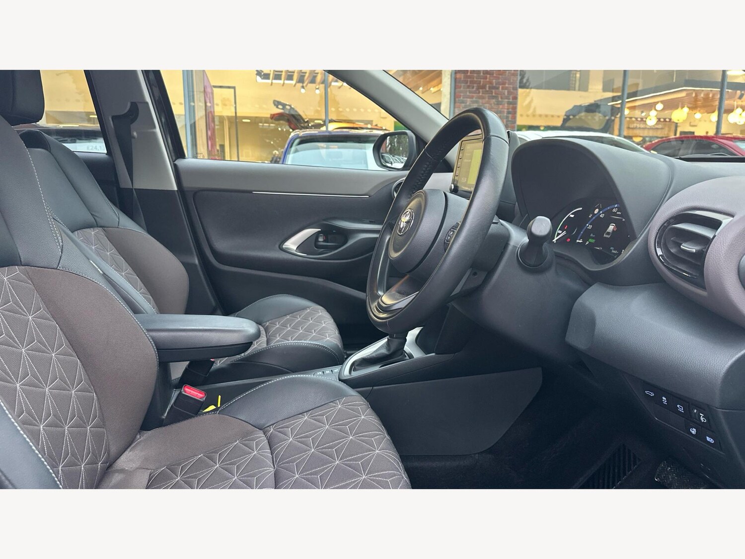 Used Toyota Yaris Cross 2024 for sale - 77230201: Photo 13