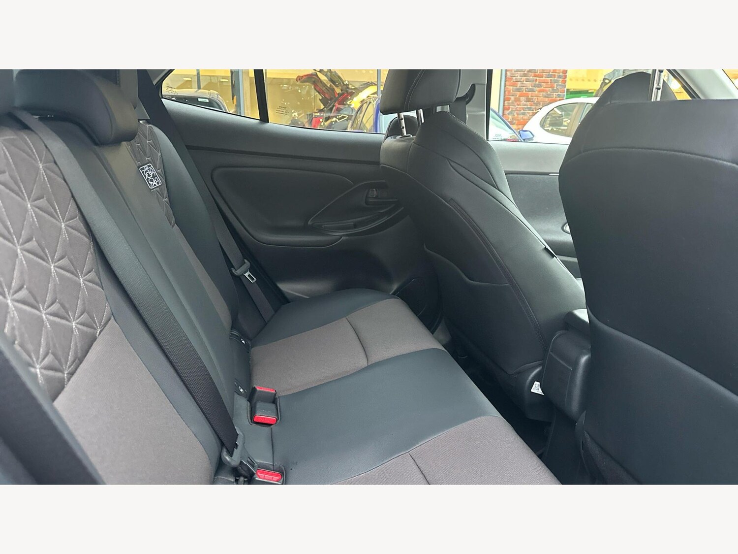 Used Toyota Yaris Cross 2024 for sale - 77230201: Photo 14