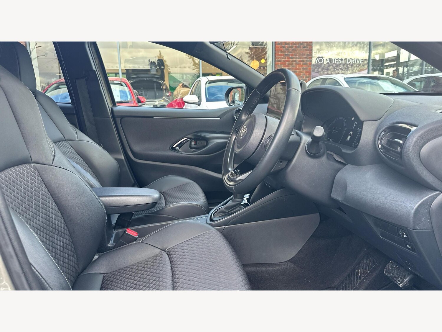 Used Toyota Yaris 2024 for sale - 77646927: Photo 13