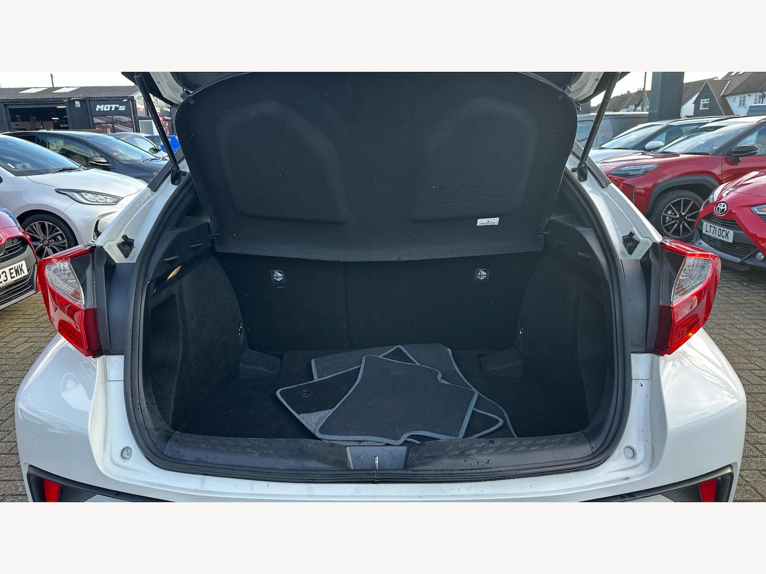 Used Toyota C-HR 2019 for sale - 76832919: Photo 16