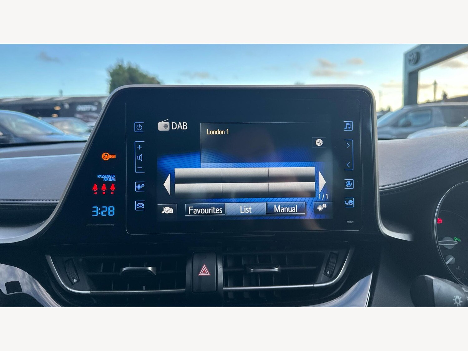 Used Toyota C-HR 2019 for sale - 76832919: Photo 25