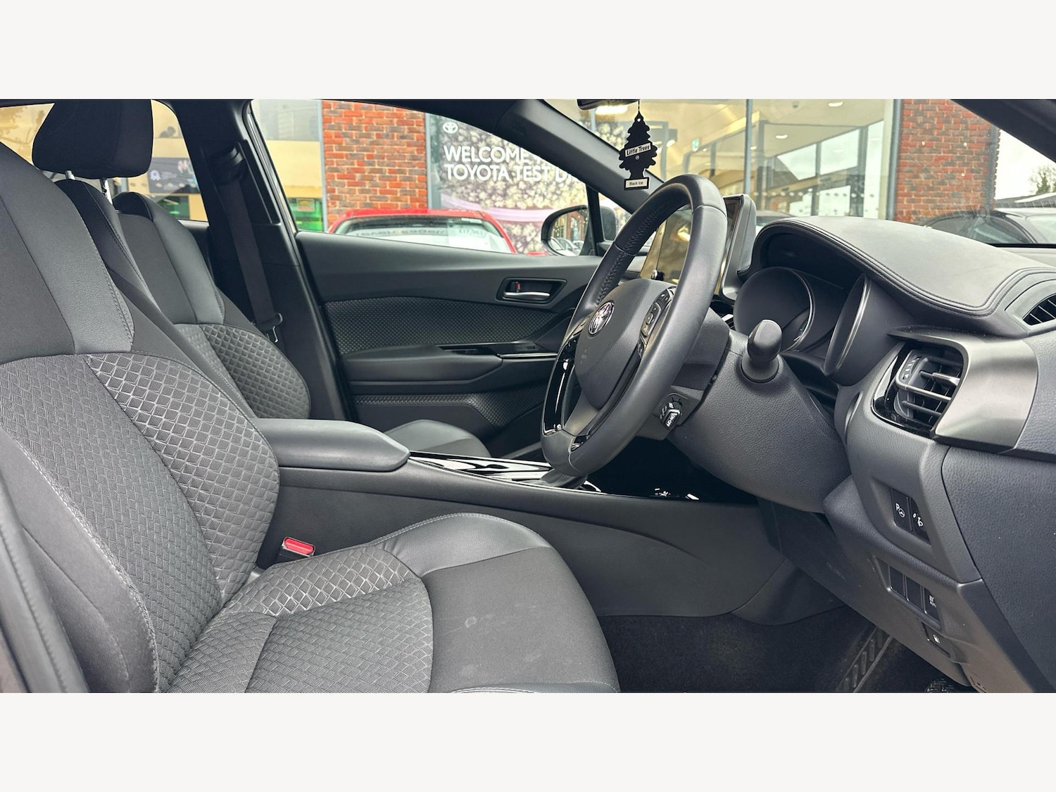 Used Toyota C-HR 2023 for sale - 76766004: Photo 13