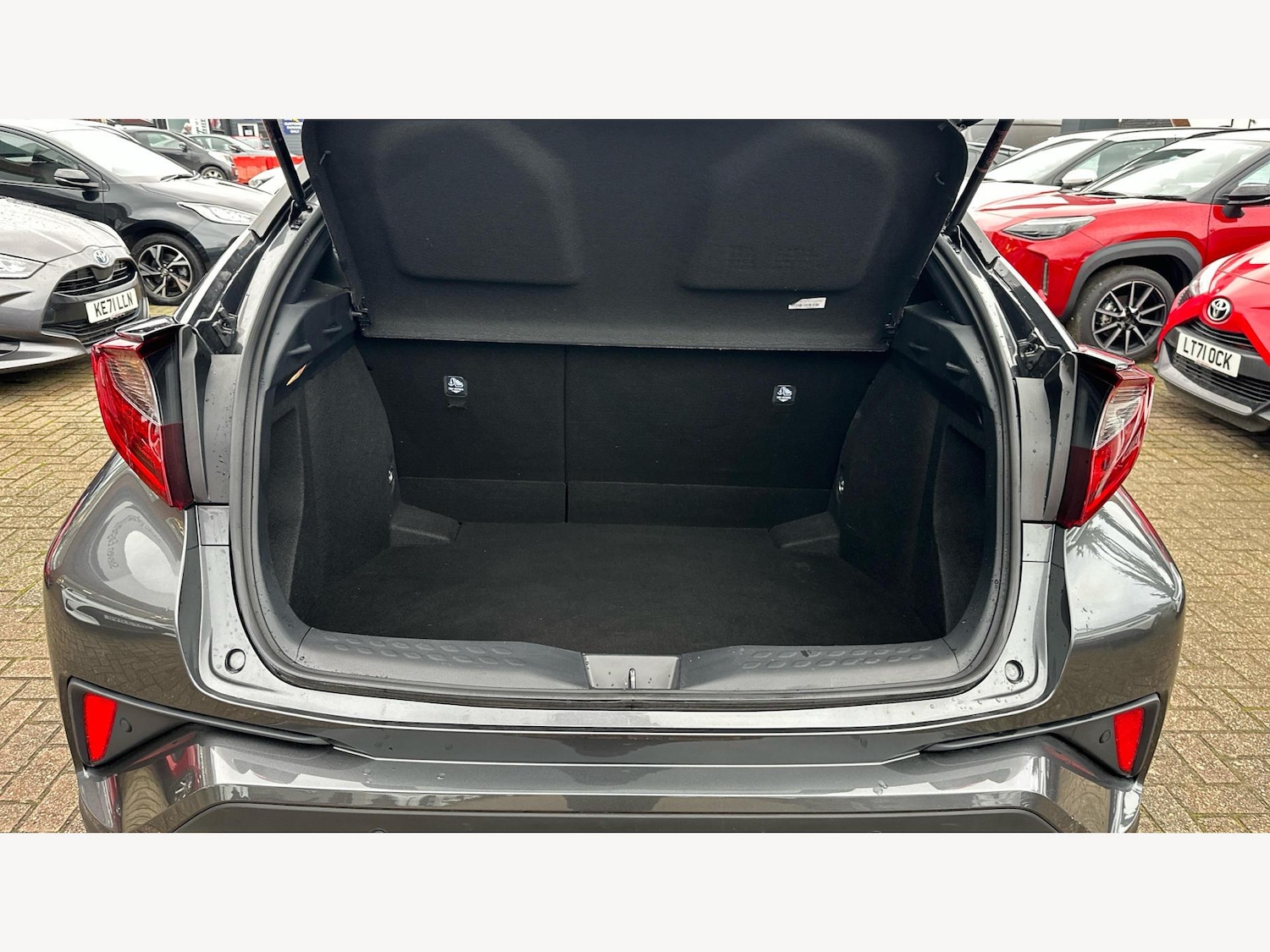 Used Toyota C-HR 2023 for sale - 76766004: Photo 16