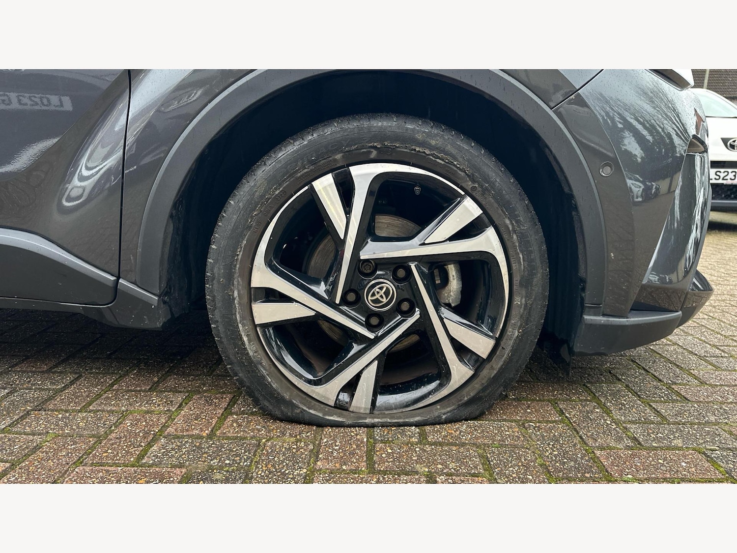 Used Toyota C-HR 2023 for sale - 76766004: Photo 27