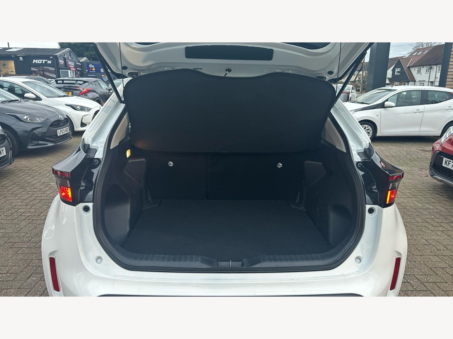 Used Toyota Yaris Cross 2025 for sale - 77695698: Photo 16