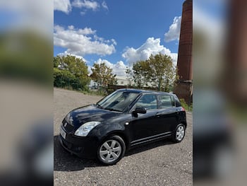 Used Suzuki Swift 2010 for sale - 79668705: Photo