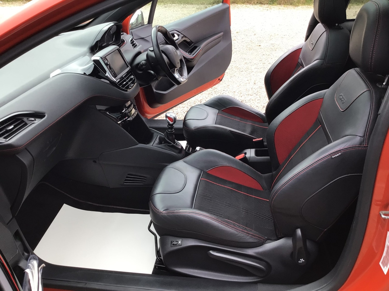 Used Peugeot 208 2015 for sale - 77968838: Photo 14