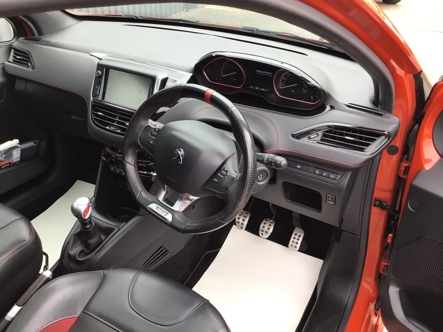 Used Peugeot 208 2015 for sale - 77968838: Photo 9