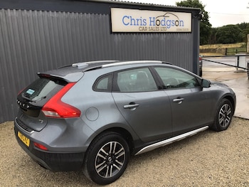 Used Volvo V40 2018 for sale - 79322355: Photo