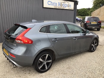 Used Volvo V40 2016 for sale - 78598987: Photo