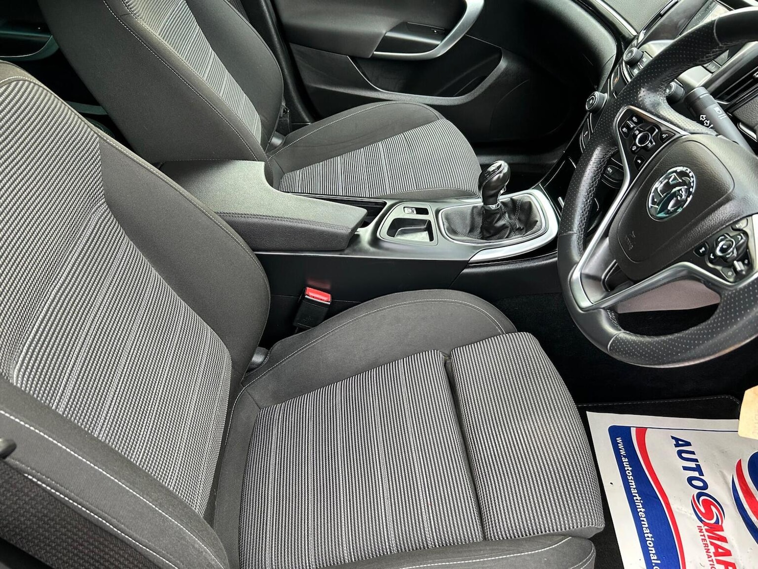 Used Vauxhall Insignia 2015 for sale - 77465137: Photo 2