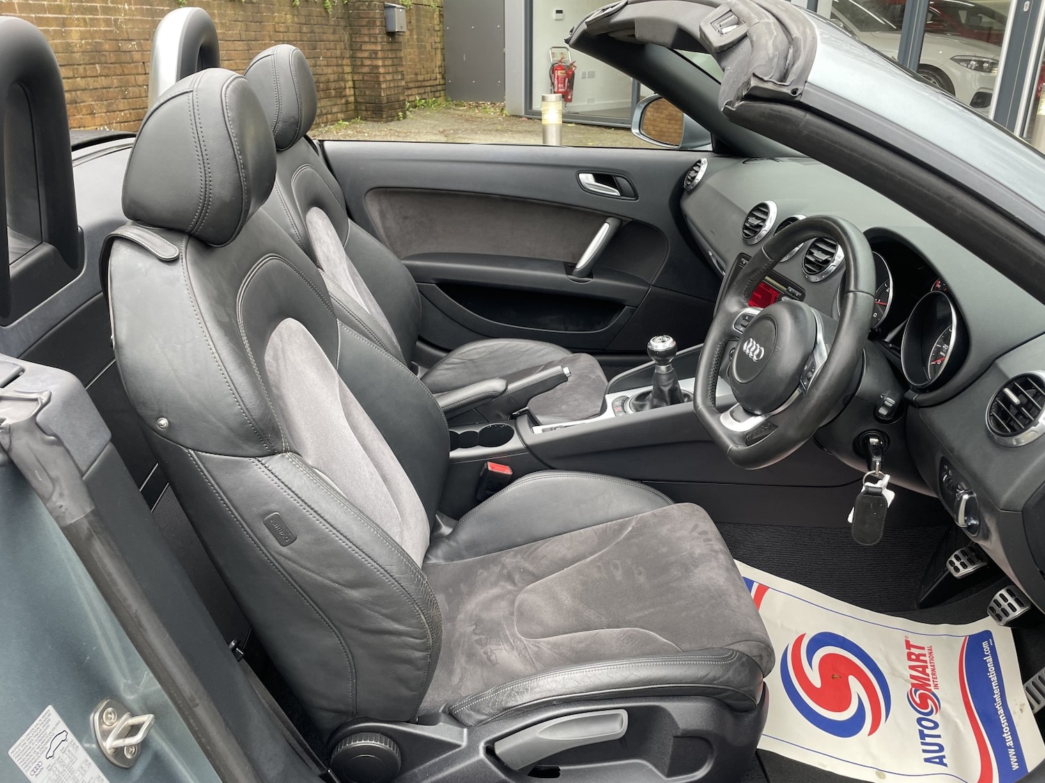 Used Audi TT 2009 for sale - 77643794: Photo 2