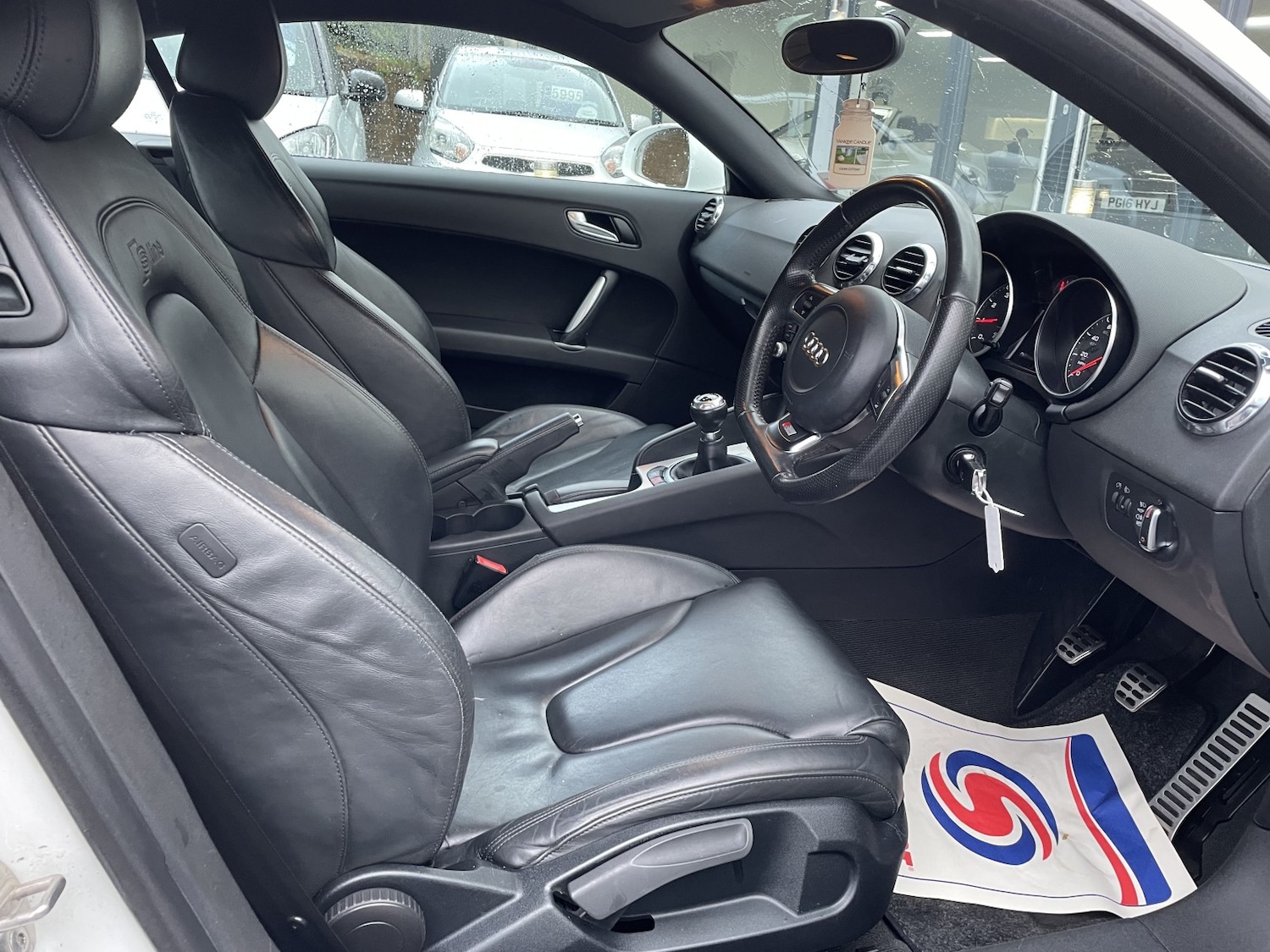 Used Audi TT 2010 for sale - 77403843: Photo 2