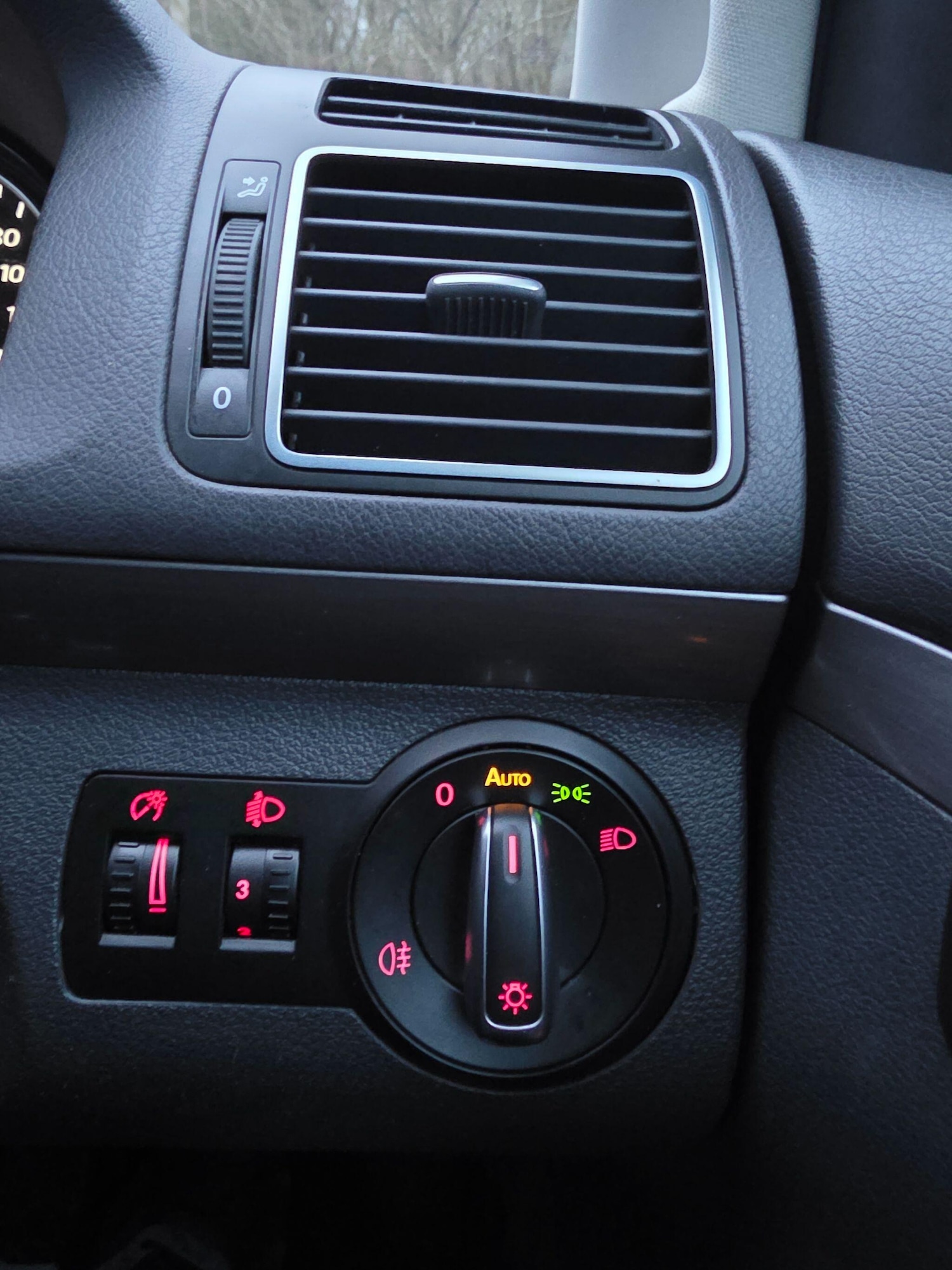 Used Volkswagen Touran 2011 for sale - 77351735: Photo 22