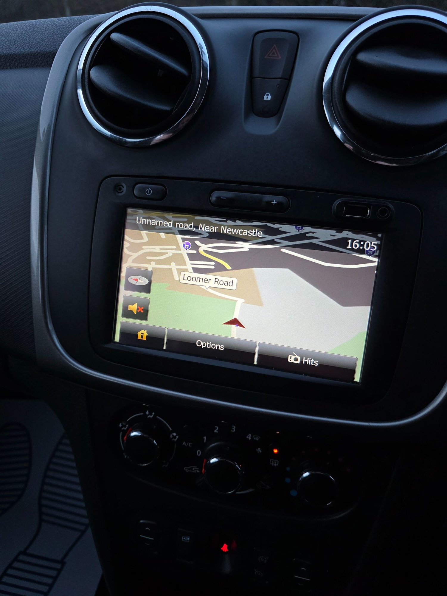 Used Dacia Sandero Stepway 2015 for sale - 77278897: Photo 17