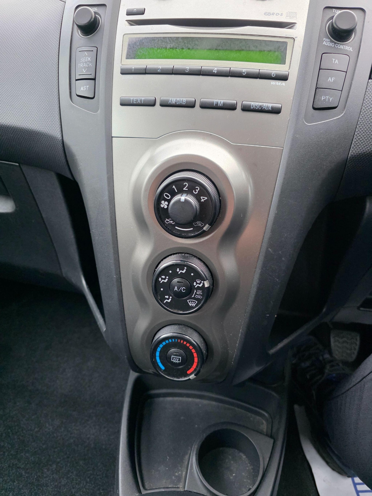 Used Toyota Yaris 2010 for sale - 77351462: Photo 18