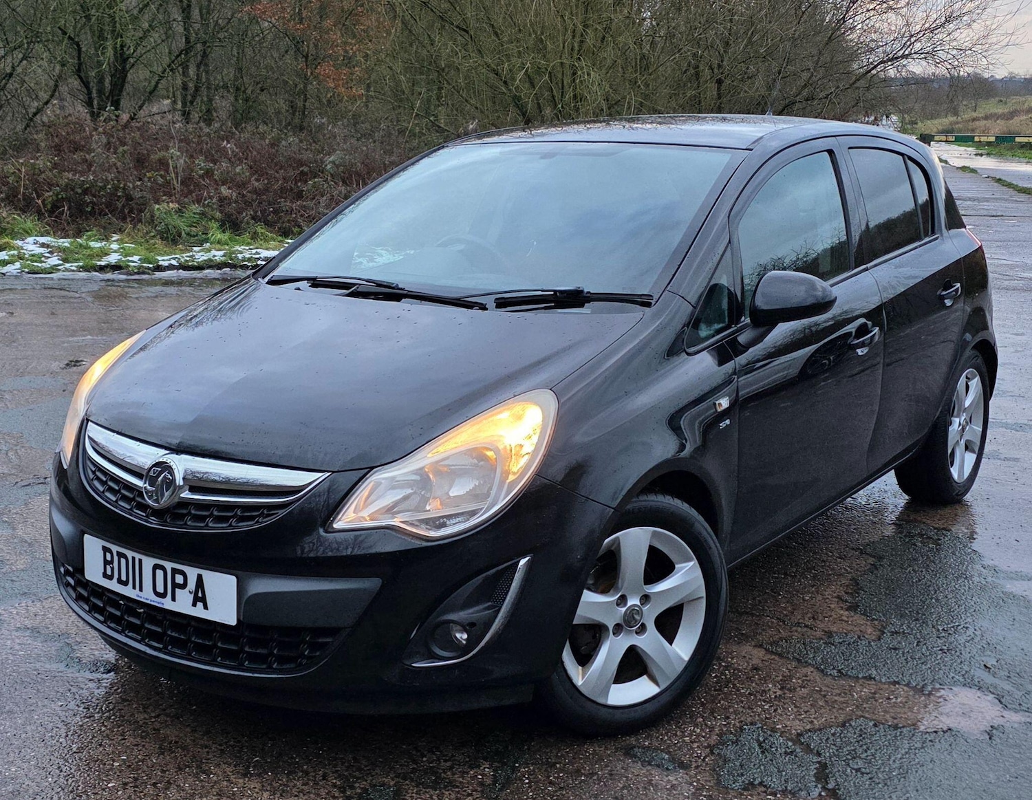 Used Vauxhall Corsa 2011 for sale - 77255566: Photo 2