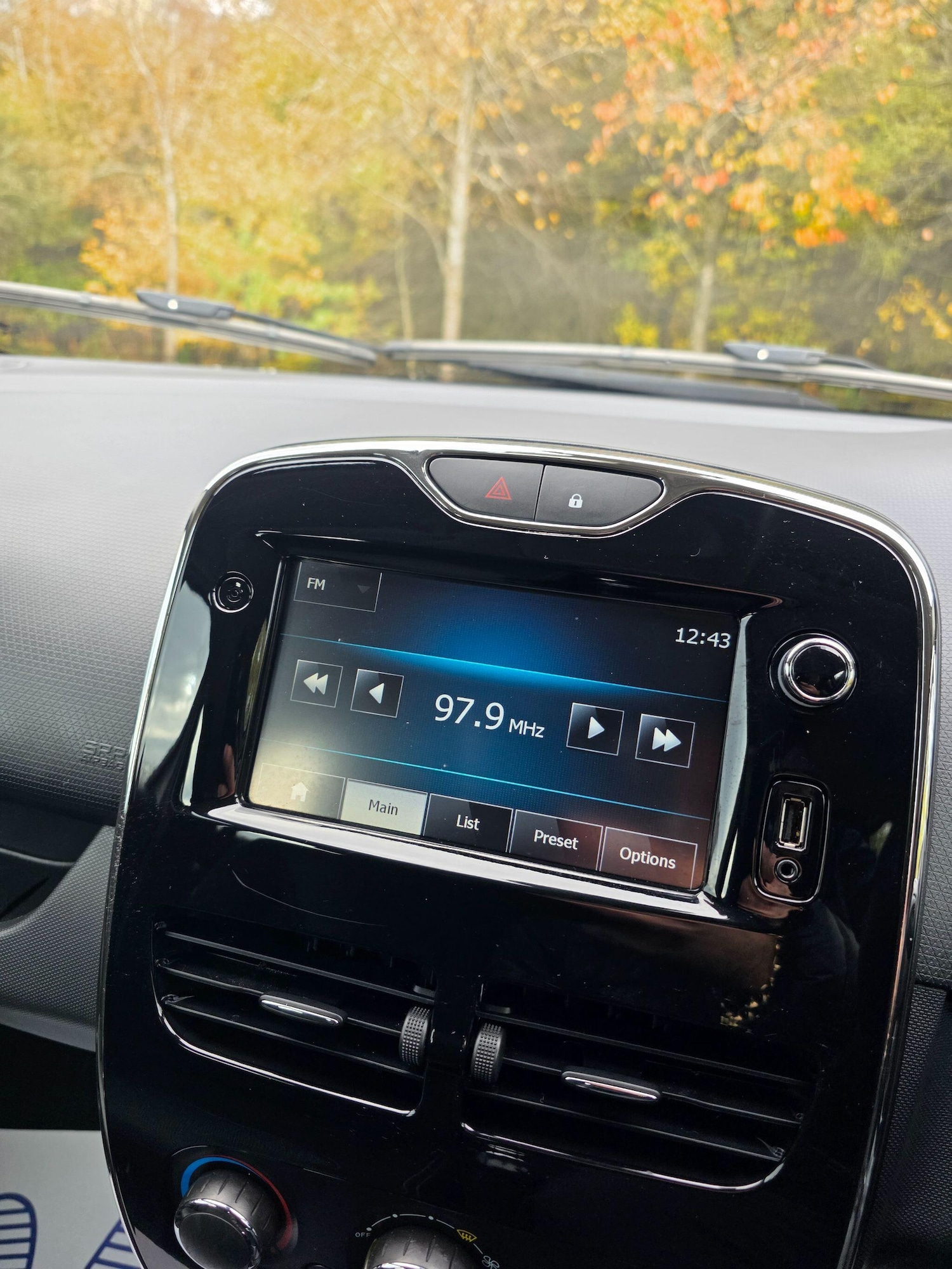 Used Renault Clio 2014 for sale - 77255575: Photo 16