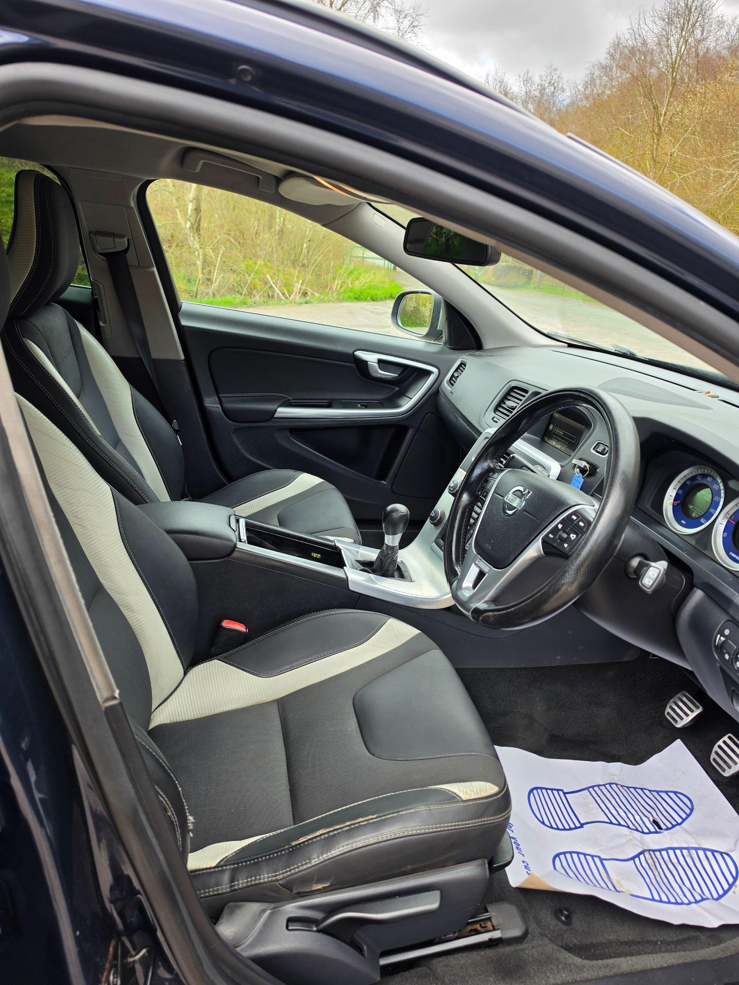 Used Volvo V60 2011 for sale - 78058343: Photo 11