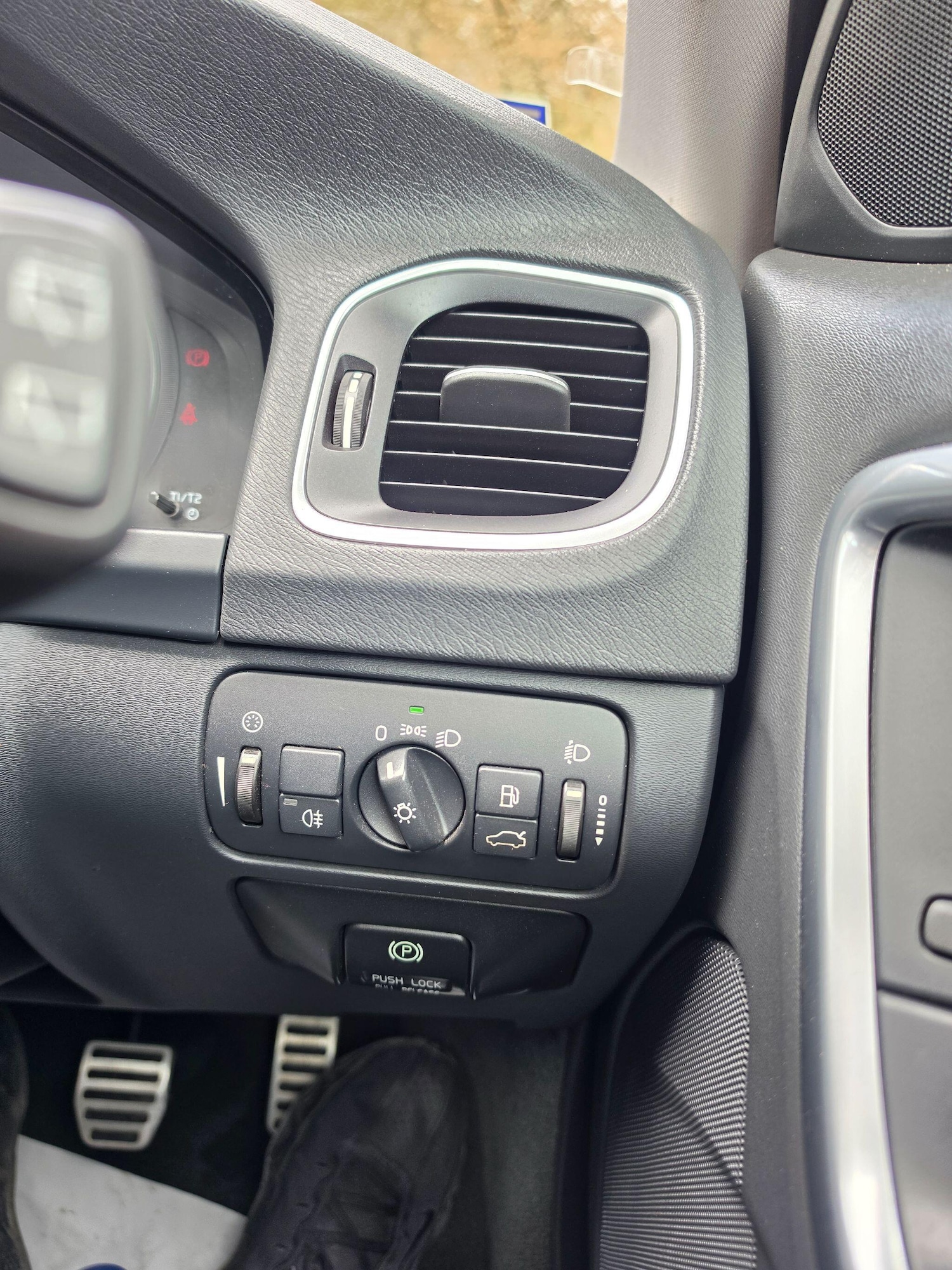 Used Volvo V60 2011 for sale - 78058343: Photo 22