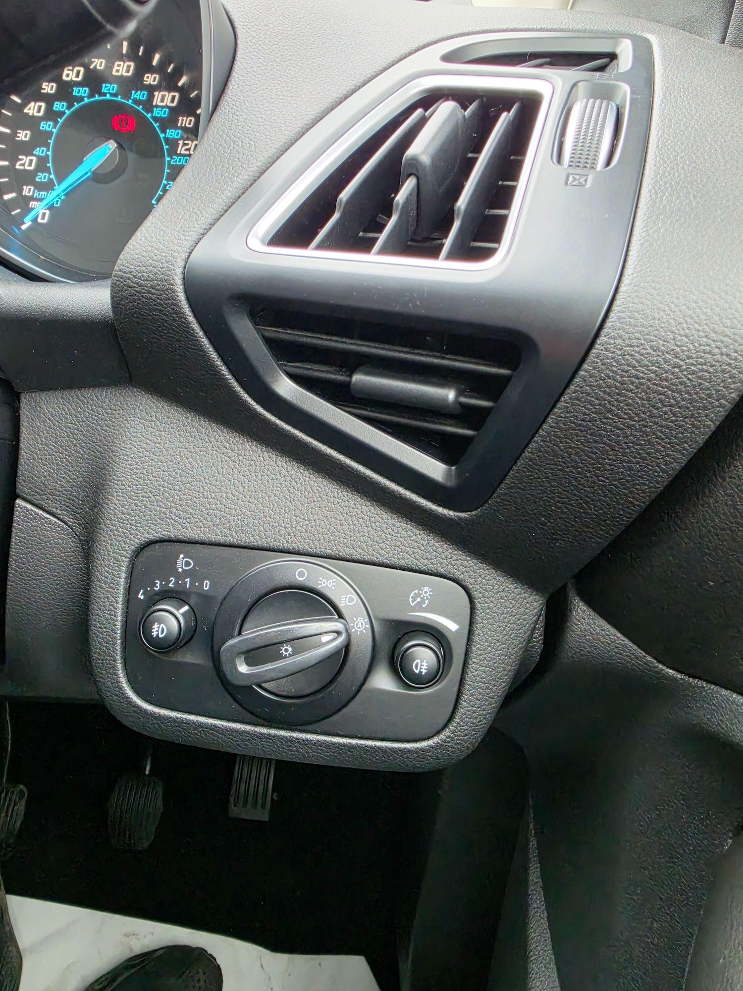 Used Ford Kuga 2015 for sale - 78086258: Photo 24