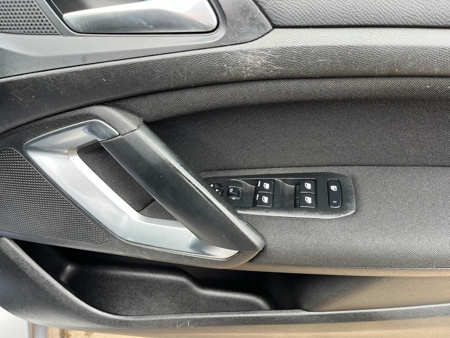 Used Peugeot 308 2015 for sale - 77622351: Photo 28