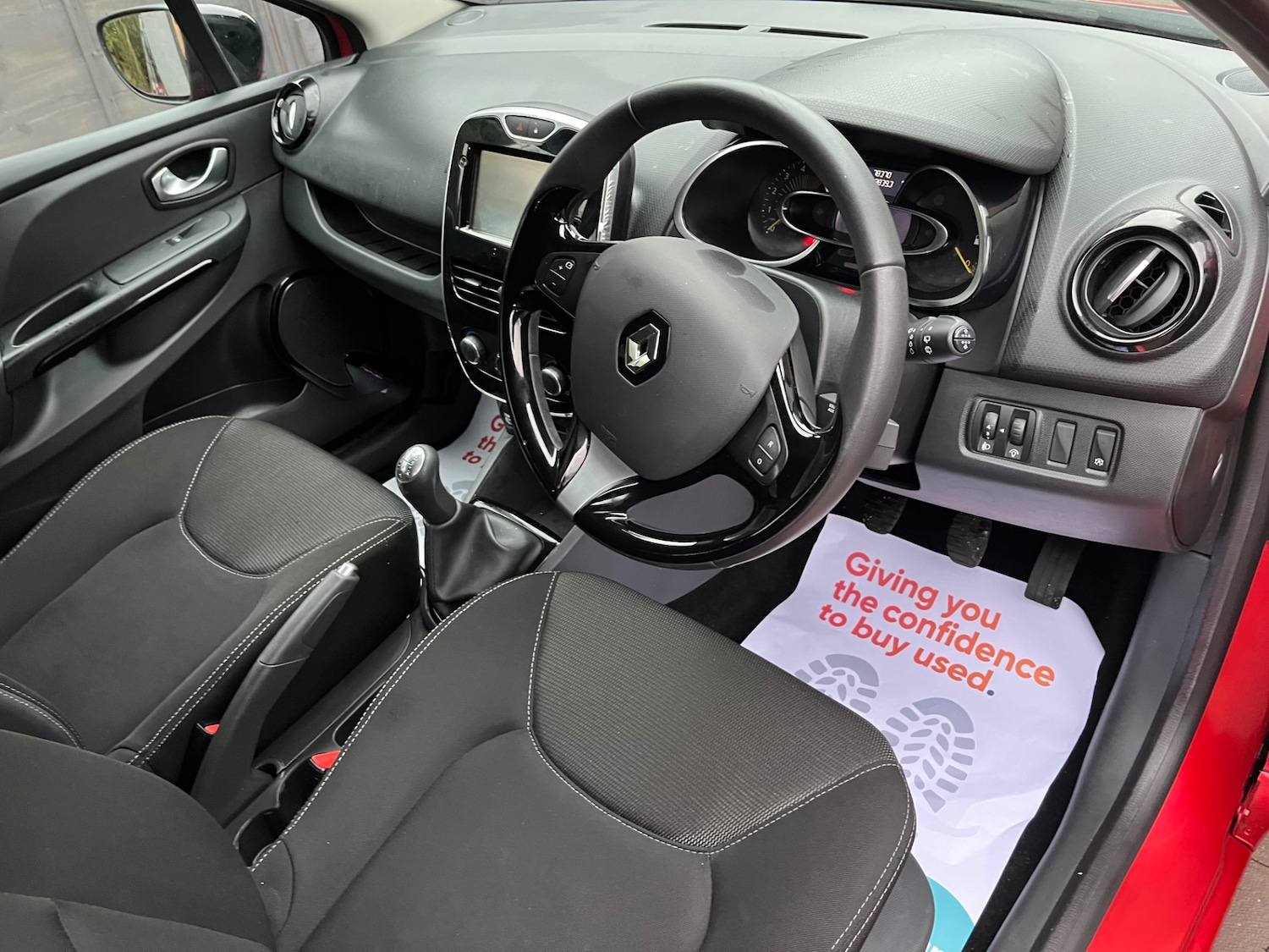 Used Renault Clio 2015 for sale - 76884783: Photo 19